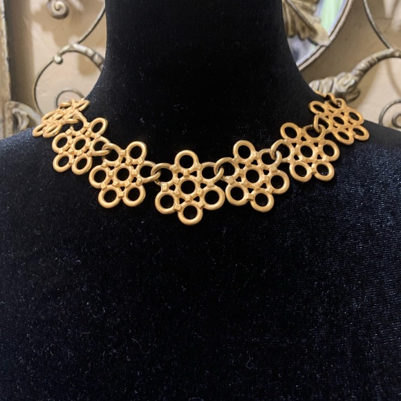 ♥️ Vintage Signed Anne Klein gold toned necklace with toggle closure. - Picture 2 of 5